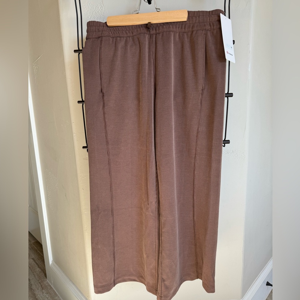 Lululemon ribbed softstreme medium rise wide leg crop 25”